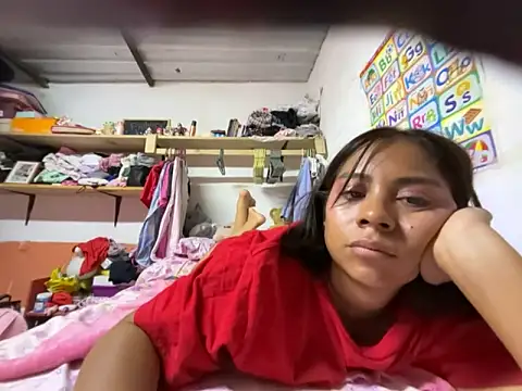 littlebunny31 online show from June 13, 2026, 4:43 am