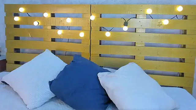 thalia888  online show from September 12, 2025, 7:03 pm