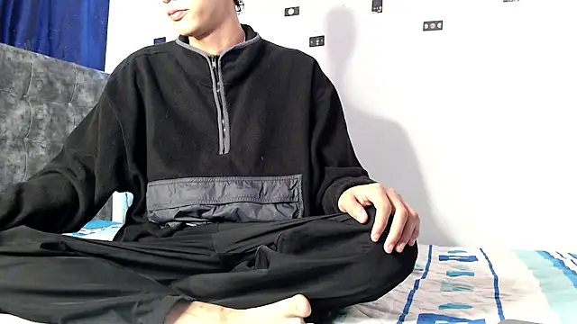 alexmark  online show from April 7, 2026, 2:28 pm