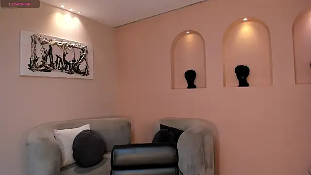 BonnyRose online show from April 17, 2026, 8:01 pm