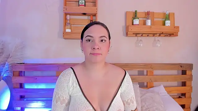  miss mia online show from December 5, 2025, 11:41 am