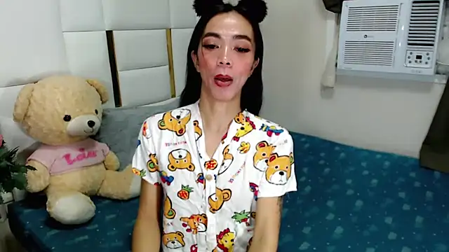 Snapshot of diamondnaked_ chatting on October 13, 2025, 7:36 pm diamondnaked online show from October 13, 2025, 7:36 pm