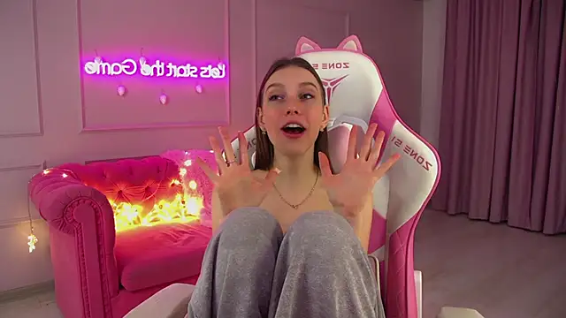 VeronicaVances online show from December 17, 2025, 6:25 pm