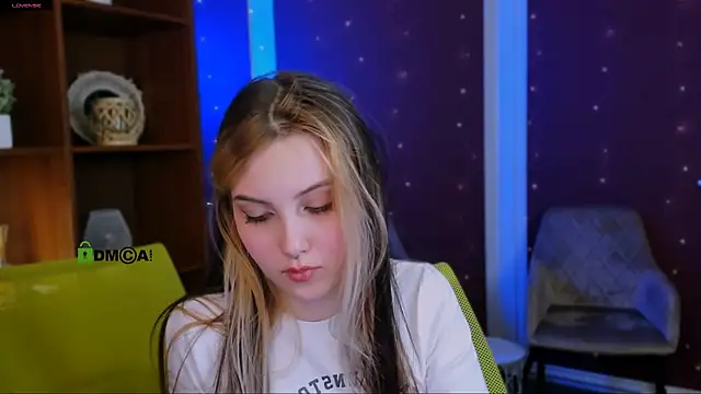 Snapshot of aria_moo chatting on November 20, 2025, 7:35 pm aria moo online show from November 20, 2025, 7:35 pm