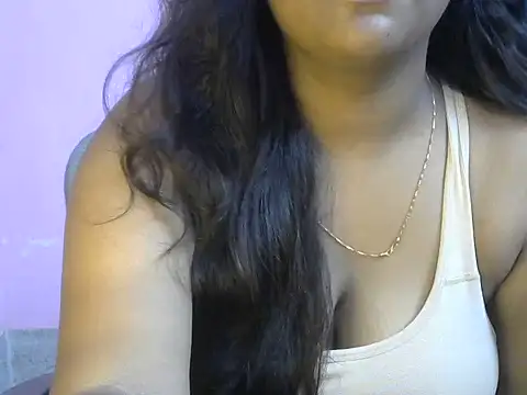 Queenxxx98 online show from May 24, 2026, 7:41 pm