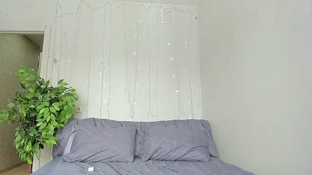 Kelly Gerzikaa online show from March 22, 2026, 4:27 am