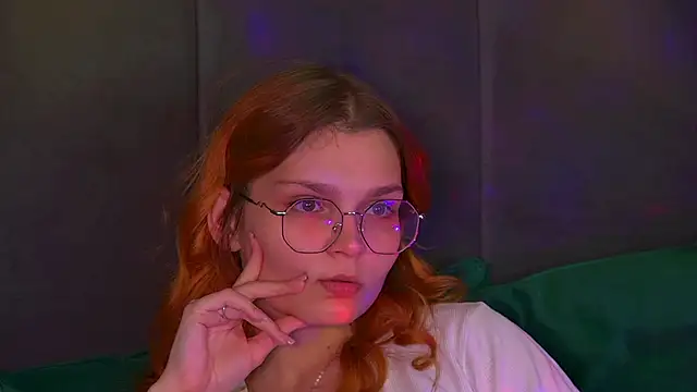 BellaMarebelle online show from October 10, 2025, 4:28 pm