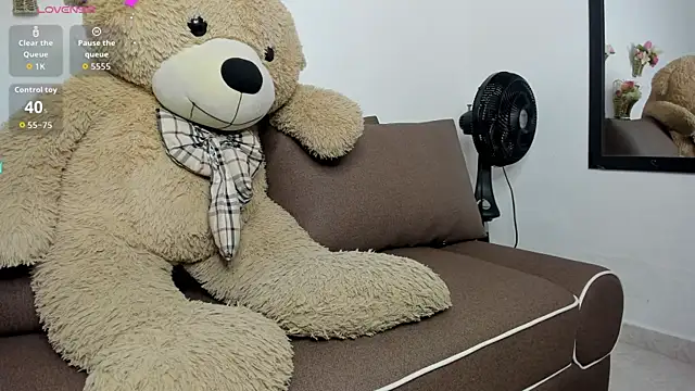 Zahra milks online show from October 14, 2025, 1:45 pm