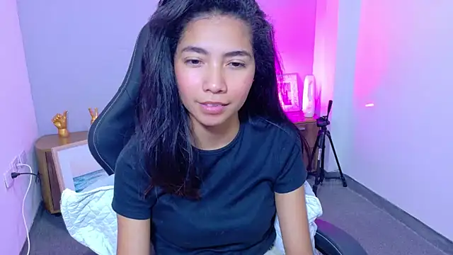 luna roja25 online show from February 11, 2026, 1:38 pm