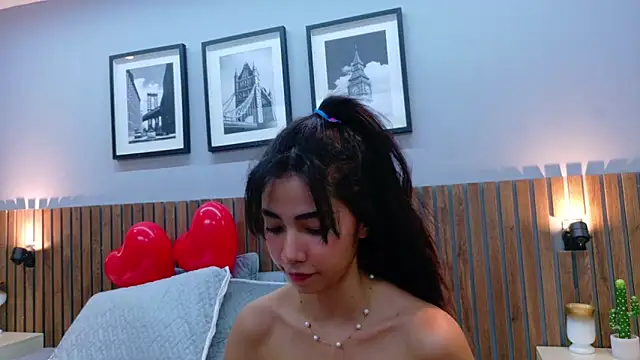 luna roja25 online show from February 18, 2026, 12:56 pm