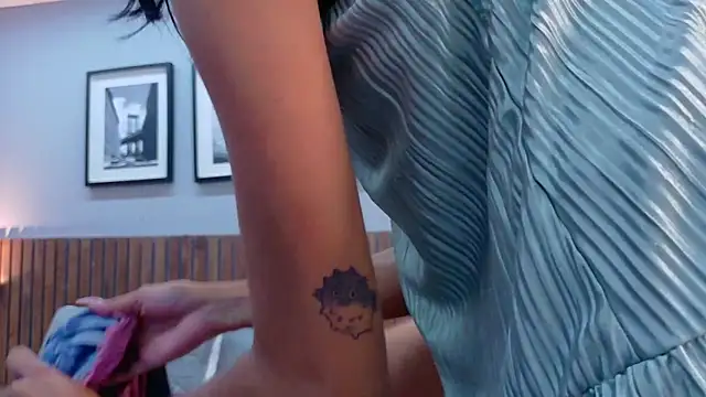 luna roja25 online show from February 23, 2026, 12:35 pm