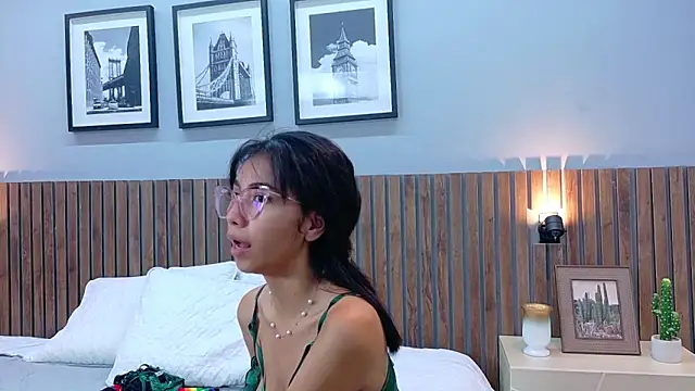 luna roja25 online show from February 25, 2026, 2:05 pm