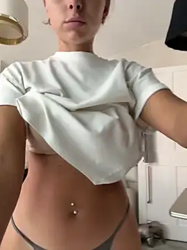 KayleeBella online show from September 12, 2025, 3:01 pm