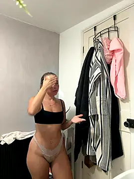 KayleeBella online show from October 2, 2025, 9:22 pm