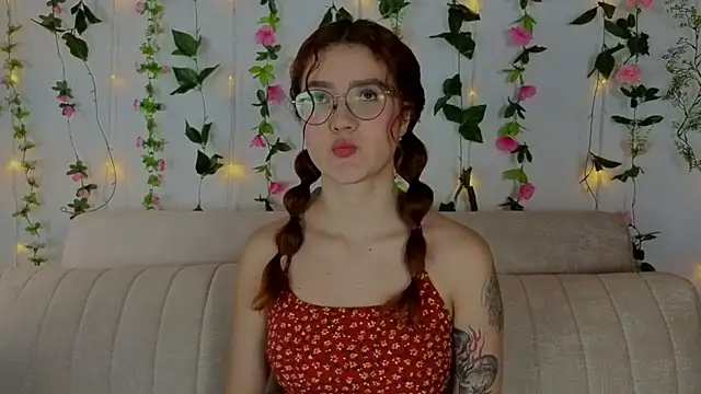 Snapshot of MiaWinxxx chatting on September 24, 2025, 8:45 pm MiaWinxxx online show from September 24, 2025, 8:45 pm