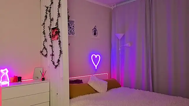 PurrrBerry online show from November 8, 2025, 5:29 am