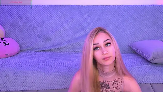 AmyKent  online show from April 17, 2026, 3:26 pm