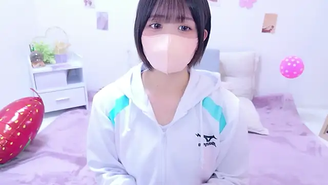 Hinata Sun online show from May 11, 2026, 6:52 am