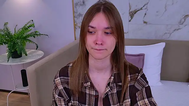 AmadaReine online show from October 1, 2025, 4:02 pm