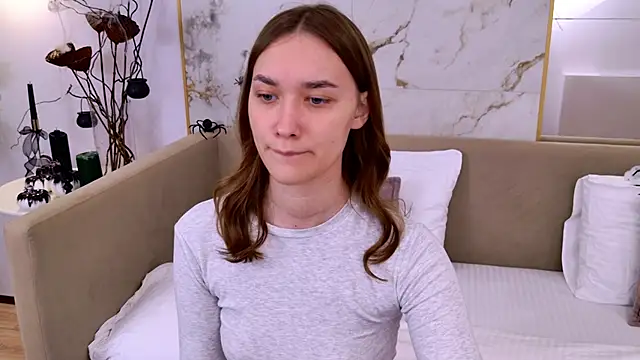 AmadaReine online show from October 27, 2025, 4:11 pm