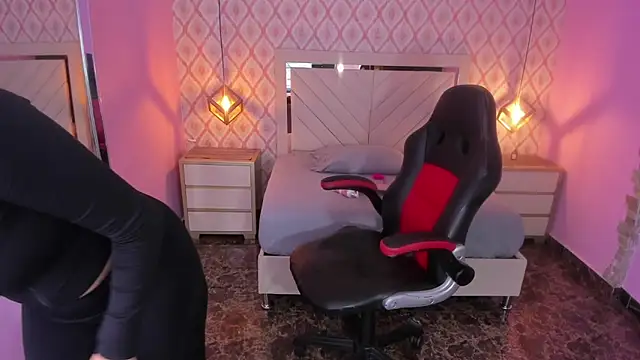 CHRISTY TEIGEN4 online show from October 28, 2025, 7:16 pm