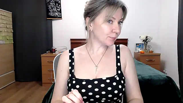 Snapshot of ParadiseAlina chatting on February 6, 2026, 8:01 pm ParadiseAlina online show from February 6, 2026, 8:01 pm