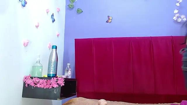 andrealopezcm101 online show from October 27, 2025, 11:36 am