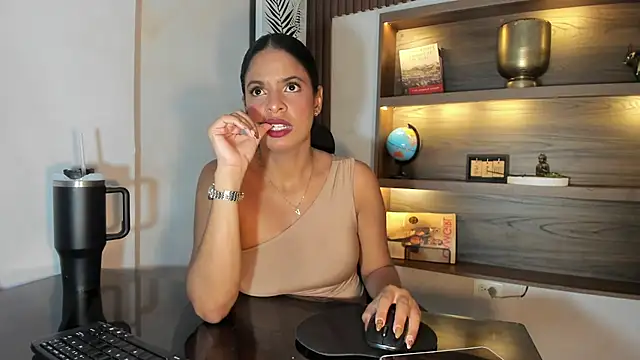 Snapshot of SheyLopez chatting on May 24, 2026, 3:11 am SheyLopez online show from May 24, 2026, 3:11 am