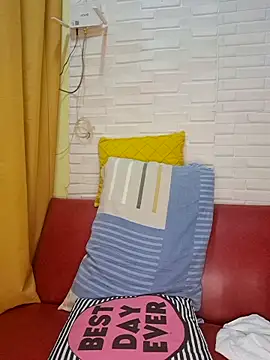 hotlyn45 online show from March 17, 2026, 1:47 pm