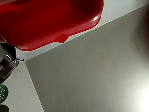 Snapshot of Maniakone chatting on October 18, 2025, 12:28 pm Maniakone online show from October 18, 2025, 12:28 pm