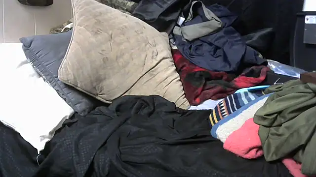 crassanova online show from February 24, 2026, 6:50 pm