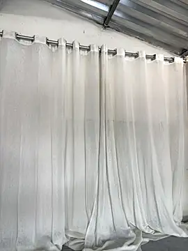 Katianesantos online show from September 14, 2025, 4:39 pm