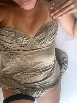 Katianesantos online show from September 25, 2025, 5:27 pm