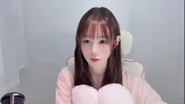 Xiao-runbao online show from October 21, 2025, 1:23 pm