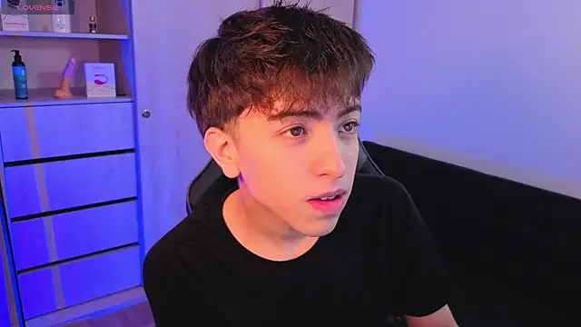 onlinenico online show from September 24, 2025, 7:39 pm