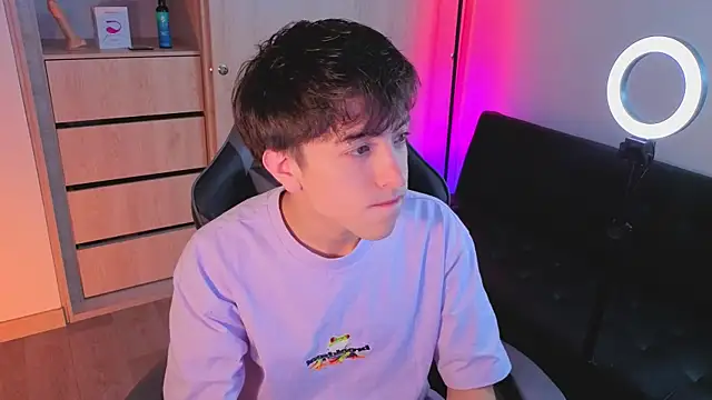 onlinenico online show from October 15, 2025, 8:09 pm