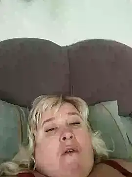 GlamMilena online show from December 17, 2025, 12:11 pm