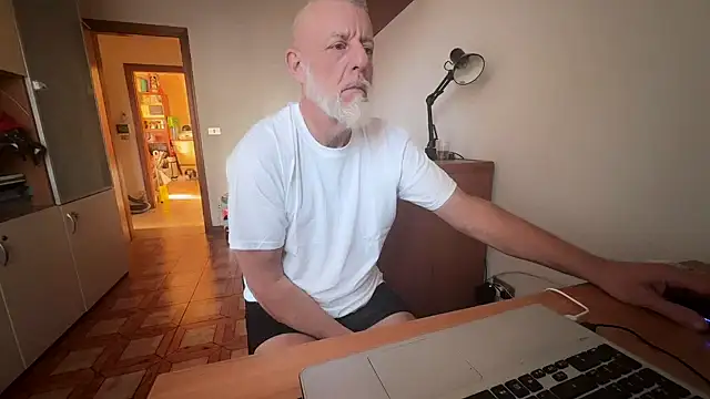 Snapshot of Pigna16PSRN chatting on February 17, 2026, 8:00 am Pigna16PSRN online show from February 17, 2026, 8:00 am