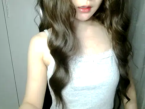 Snapshot of Annabelle-e chatting on June 1, 2026, 5:25 pm Annabelle-e online show from June 1, 2026, 5:25 pm