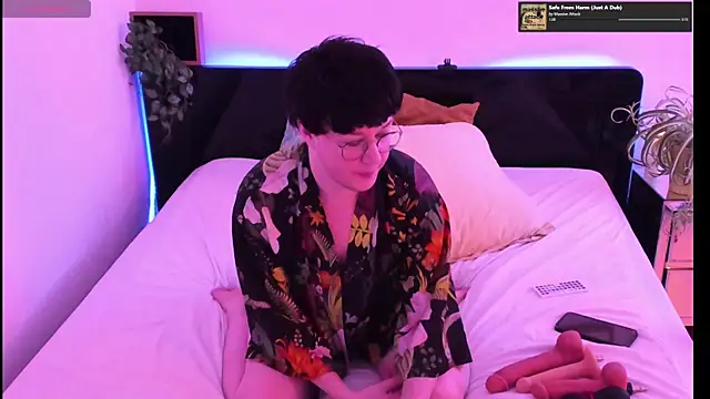 MossPrince online show from October 1, 2025, 7:42 pm