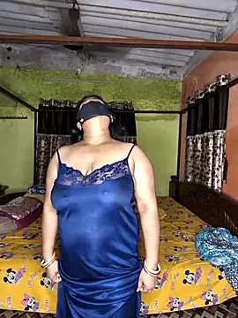 Smile-quien online show from October 23, 2025, 3:28 am