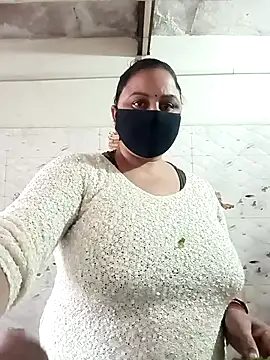 Rakhi sawant143 online show from December 3, 2025, 2:08 am