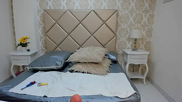 Natashanaughty online show from February 8, 2026, 12:25 am