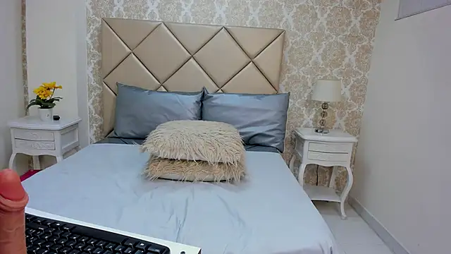 Natashanaughty online show from February 11, 2026, 12:48 am