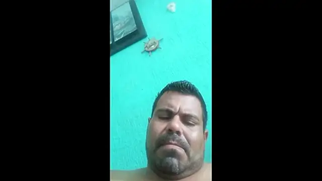 Snapshot of Lary_86 chatting on October 24, 2025, 4:36 pm Lary 86 online show from October 24, 2025, 4:36 pm