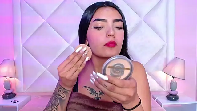 Miaa Smithh   online show from October 2, 2025, 12:23 pm