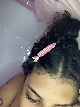 luluzinhax online show from February 20, 2026, 5:26 am