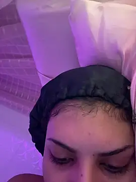 luluzinhax online show from April 15, 2026, 5:03 am