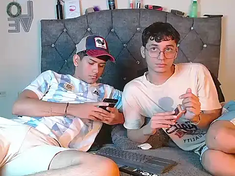 Snapshot of logan_willyams_ chatting on September 19, 2025, 12:23 am logan willyams  online show from September 19, 2025, 12:23 am