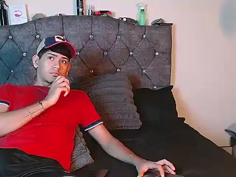 Snapshot of logan_willyams_ chatting on September 20, 2025, 12:33 am logan willyams  online show from September 20, 2025, 12:33 am